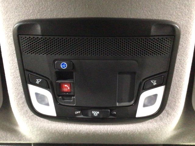 フィット ｅ：ＨＥＶホーム　ＬＥＤ・ホンダＣＯＮＮＥＣＴ・メモリナビ・バックカメラ・ＵＳＢポート・ＥＴＣ　前後誤発進抑制機能　クリソナ　助手席エアバッグ　運転席エアバッグ　ＬＥＤライト　ＵＳＢ接続　ＡＢＳ　サイドエアバッグ（10枚目）
