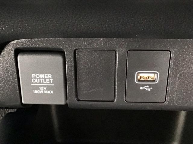 フィット ｅ：ＨＥＶホーム　ＬＥＤ・ホンダＣＯＮＮＥＣＴ・メモリナビ・バックカメラ・ＵＳＢポート・ＥＴＣ　前後誤発進抑制機能　クリソナ　助手席エアバッグ　運転席エアバッグ　ＬＥＤライト　ＵＳＢ接続　ＡＢＳ　サイドエアバッグ（11枚目）