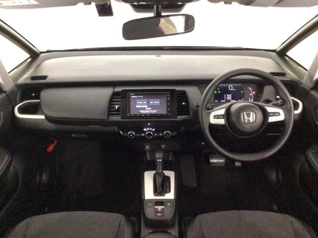 フィット ｅ：ＨＥＶホーム　ＬＥＤ・ホンダＣＯＮＮＥＣＴ・メモリナビ・バックカメラ・ＵＳＢポート・ＥＴＣ　前後誤発進抑制機能　クリソナ　助手席エアバッグ　運転席エアバッグ　ＬＥＤライト　ＵＳＢ接続　ＡＢＳ　サイドエアバッグ（16枚目）