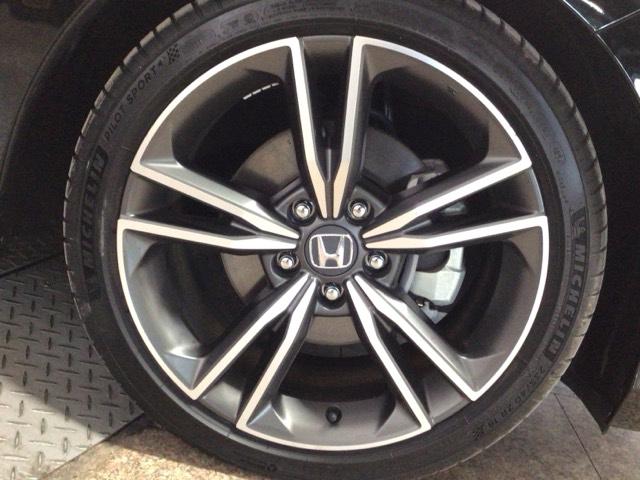 シビック ｅ：ＨＥＶＥＸ　デモカーＵＰ・ＬＥＤ・フルセグ・メモリナビ・純正ＡＷ・ホンダＣＯＮＮＥＣＴ　衝突被害軽減ブレーキ　Ｂカメラ　シートヒーター　ＥＴＣ　ＬＥＤヘッドライト　サイドカーテンエアバック　サンルーフ　ＥＳＣ（12枚目）