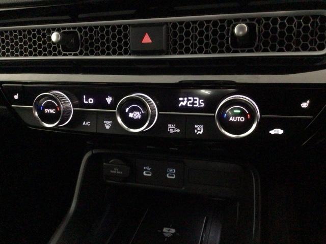 シビック ｅ：ＨＥＶＥＸ　デモカーＵＰ・ＬＥＤ・フルセグ・メモリナビ・純正ＡＷ・ホンダＣＯＮＮＥＣＴ　衝突被害軽減ブレーキ　Ｂカメラ　シートヒーター　ＥＴＣ　ＬＥＤヘッドライト　サイドカーテンエアバック　サンルーフ　ＥＳＣ（18枚目）