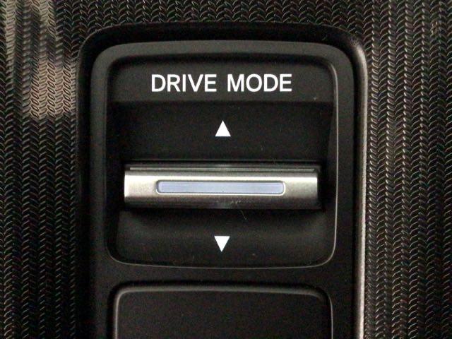 シビック ｅ：ＨＥＶＥＸ　デモカーＵＰ・ＬＥＤ・フルセグ・メモリナビ・純正ＡＷ・ホンダＣＯＮＮＥＣＴ　衝突被害軽減ブレーキ　Ｂカメラ　シートヒーター　ＥＴＣ　ＬＥＤヘッドライト　サイドカーテンエアバック　サンルーフ　ＥＳＣ（26枚目）