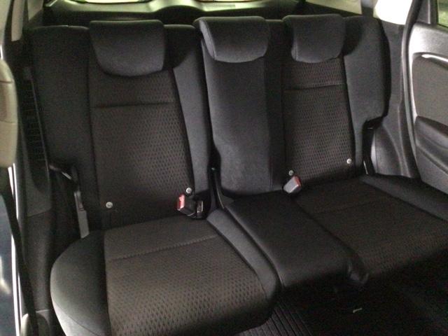 フィットハイブリッド Ｆコンフォートエディション　ＬＥＤ・フルセグ・メモリナビ・ＤＶＤ・バックカメラ・シートヒーター・ＥＴＣ　衝突軽減ブレーキ　セキュリティアラーム　サイドエアバッグ　ＵＳＢ接続　スマキー　クルーズコントロール　ＥＴＣ車載器　地デジ（14枚目）