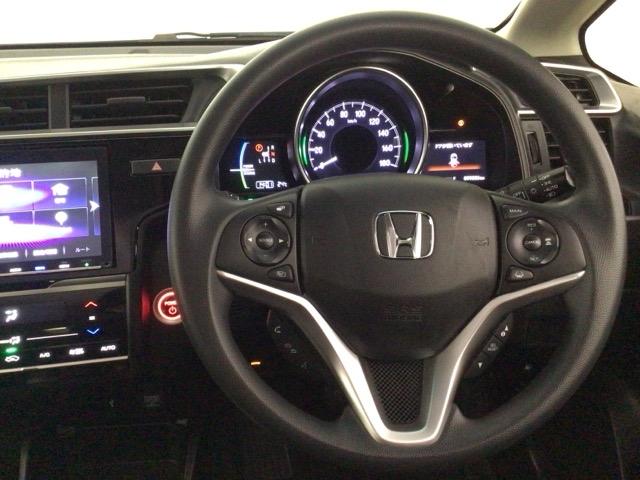 フィットハイブリッド Ｆコンフォートエディション　ＬＥＤ・フルセグ・メモリナビ・ＤＶＤ・バックカメラ・シートヒーター・ＥＴＣ　衝突軽減ブレーキ　セキュリティアラーム　サイドエアバッグ　ＵＳＢ接続　スマキー　クルーズコントロール　ＥＴＣ車載器　地デジ（17枚目）