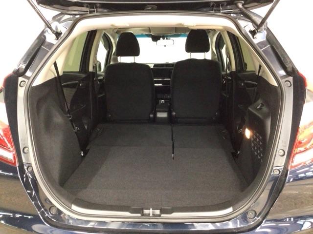 フィットハイブリッド Ｆコンフォートエディション　ＬＥＤ・フルセグ・メモリナビ・ＤＶＤ・バックカメラ・シートヒーター・ＥＴＣ　衝突軽減ブレーキ　セキュリティアラーム　サイドエアバッグ　ＵＳＢ接続　スマキー　クルーズコントロール　ＥＴＣ車載器　地デジ（23枚目）