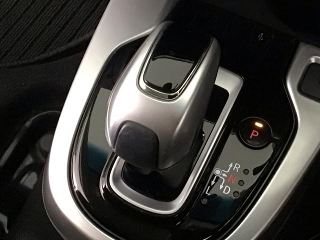 フィットハイブリッド Ｆコンフォートエディション　ＬＥＤ・フルセグ・メモリナビ・ＤＶＤ・バックカメラ・シートヒーター・ＥＴＣ　衝突軽減ブレーキ　セキュリティアラーム　サイドエアバッグ　ＵＳＢ接続　スマキー　クルーズコントロール　ＥＴＣ車載器　地デジ（25枚目）