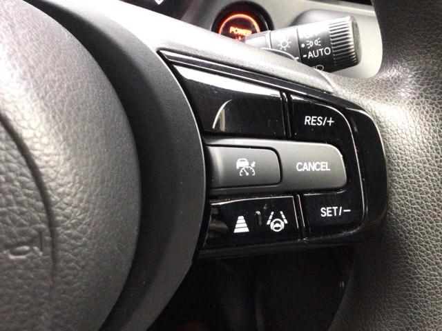 【アダプティブ・クルーズ・コントロール】予め設定した車速内でクルマが自動的に加減速。前走車との適切な車間距離を維持しながら追従走行し、高速道路でのドライバーの疲労を軽減してくれる嬉しい機能付♪