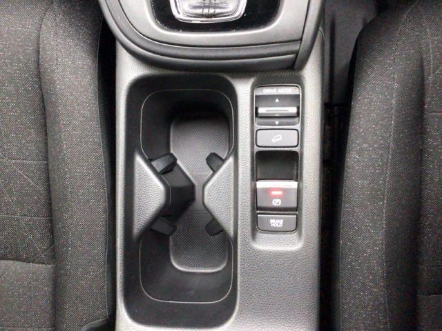 指先の操作でパーキングブレーキの「作動と解除」が行うことができる装備。ブレーキペダルから足を離しても停止し続けてくれるオートブレーキホールド機能。信号待ちなどの際には便利。ＥＣＯ運転で低燃費走行♪