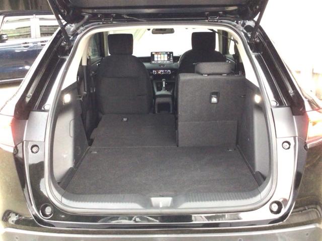 様々なパターンにアレンジができるラゲッジスペース♪お荷物の大きさや量・状況に合わせてアレンジできますので、とっても使い勝手良好ですよ♪タップリ積んで、楽しいお出かけを♪