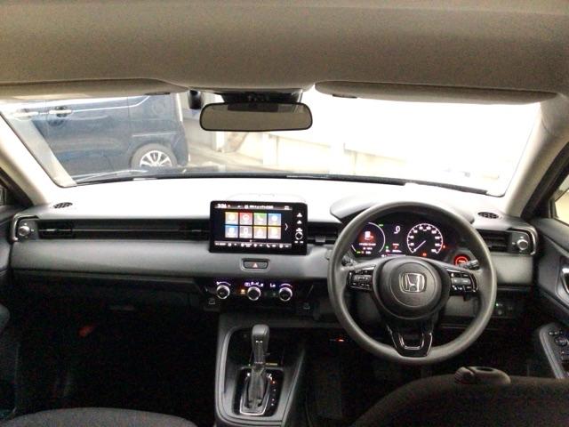 【前方視界】開放的な前方視界！運転がしやすく疲れにくいです♪窓が大きく、見通しがとっても良いおクルマですよ♪