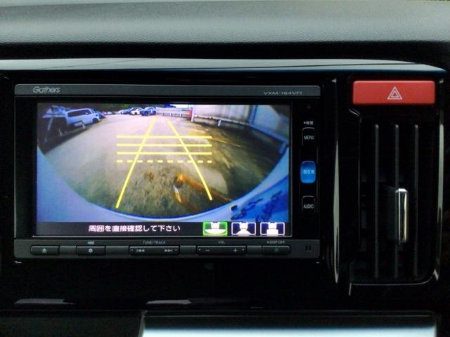 【バックカメラ】運転が苦手な方も車庫入れラクラクです！ギアをリバースに入れれば自動的に切り換わりますので、面倒な操作は不要です♪狭い駐車場もお車を傷つけず安心ですね！