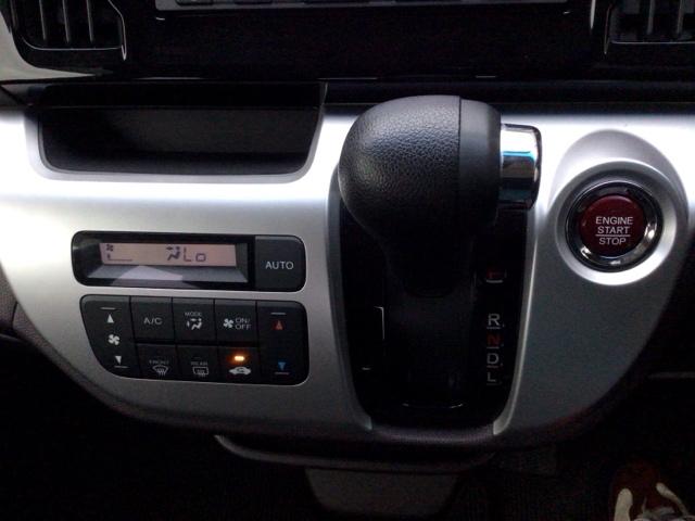 オートマチックシフトレバーは、手になじみ操作しやすい形状で安全運転にもつながります♪