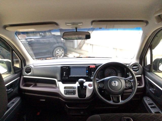 【前方視界】開放的な前方視界！運転がしやすく疲れにくいです♪窓が大きく、見通しがとっても良いおクルマですよ♪