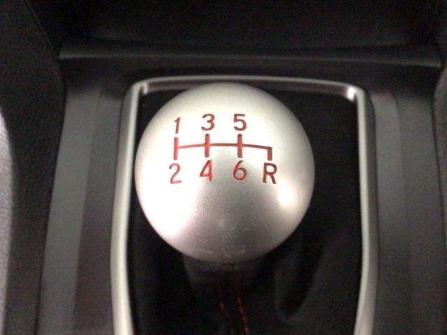 シビック タイプＲ　ＬＥＤ・フルセグ・メモリナビ・ＤＶＤ・バックカメラ・純正ＡＷ・ＥＴＣ　スマートキーシステム　リアカメラ　オートクルーズ　ＵＳＢ接続　地デジ　ＥＴＣ車載器　フルオートエアコン　盗難防止　キーフリー（11枚目）