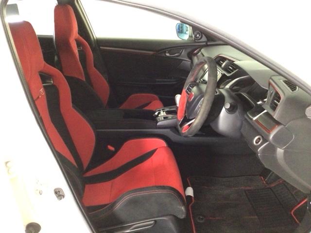 シビック タイプＲ　ＬＥＤ・フルセグ・メモリナビ・ＤＶＤ・バックカメラ・純正ＡＷ・ＥＴＣ　スマートキーシステム　リアカメラ　オートクルーズ　ＵＳＢ接続　地デジ　ＥＴＣ車載器　フルオートエアコン　盗難防止　キーフリー（15枚目）