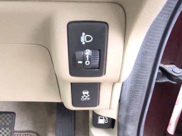 【VSA】ブレーキ時の車輪ロックを防ぐABS、加速時などの車輪空転を抑えるTCS、旋回時の横滑り抑制の3つの機能をトータルに制御!予期しないクルマの挙動の乱れを防ぐ安全装備です♪