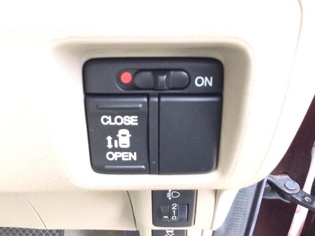 【パワースライドドア】助手席側がパワースライドドアになっており、運転席のスイッチやスマートキーでも開閉が可能です!開口部も広いので乗り降りも楽々♪
