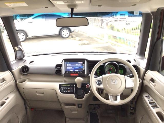 【前方視界】開放的な前方視界!運転がしやすく疲れにくいです♪窓が大きく、見通しがとっても良いおクルマですよ♪