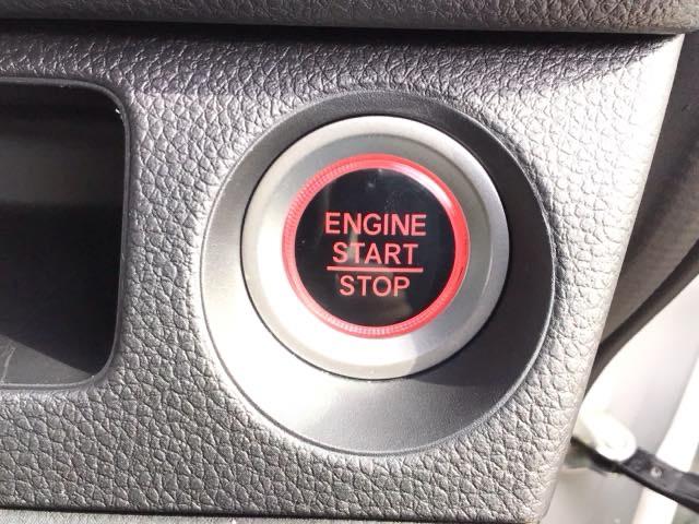 【スマートキー】持っているだけでエンジン始動や、ドアロックの開閉まで出来ちゃう賢く便利なスマートキーを装備!暗くなってもキー穴を捜す必要が無くとっても便利ですから人気の装備です♪