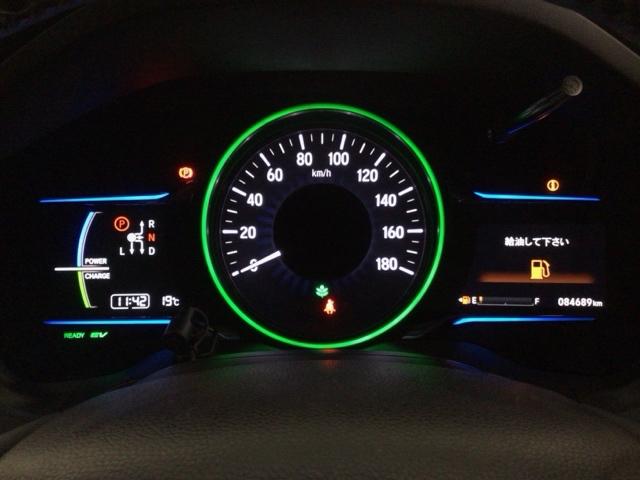 メーターの左側に液晶カラーディスプレーを装備。航続可能距離等の情報やＨｏｎｄａＳＥＮＳＩＮＧの注意・警告を表示します！