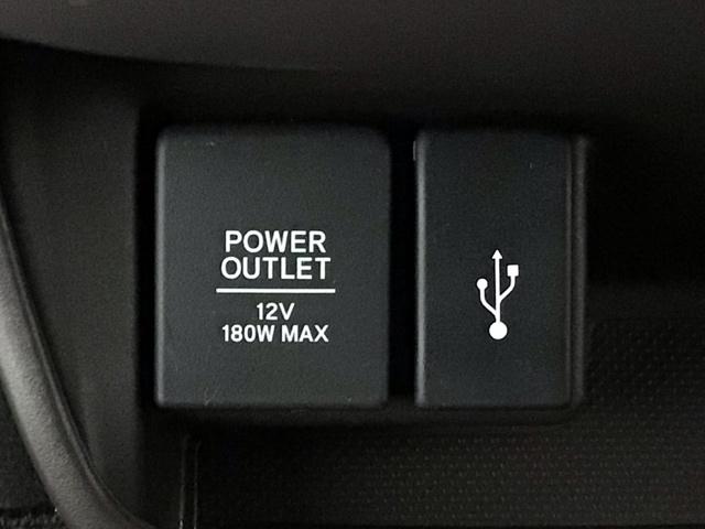 【ＵＳＢポート】ＵＳＢポートも装備されています♪スマートフォンのオーディオに連携も可能です。今や欠かせない装備の一つです！