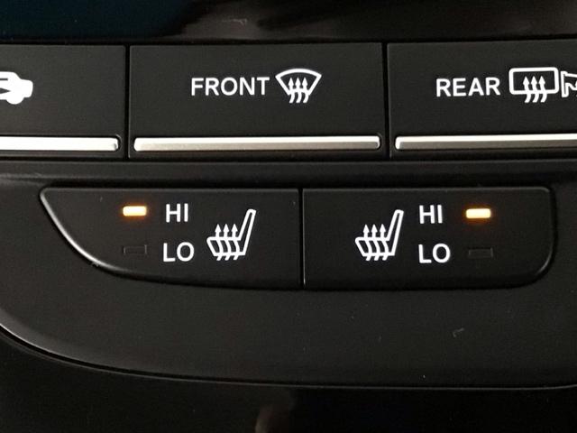 【シートヒーター】エアコンよりも暖かくなるのが早く、エンジンをかけるとあっという間にポカポカに♪エアコンと違い風が出るわけではないので乾燥に敏感な方でも安心して使用できますよ♪