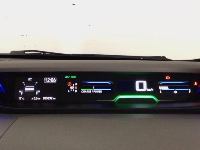 メータは先進的なデジタルメーターを採用！ゆっくりと数字が動くのでとても見やすく表示されます！続可能距離等の情報やＨｏｎｄａＳＥＮＳＩＮＧの注意・警告も表示します！