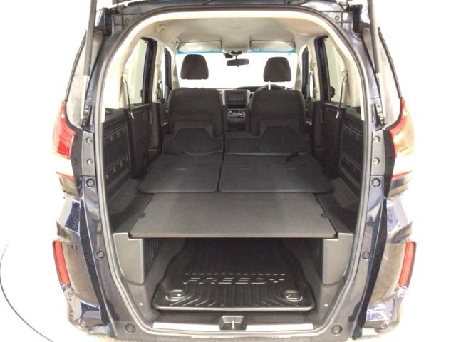 【ラゲッジスペース　】遊べる多彩なシートアレンジ！仕切り板があって、上下２段に荷物を収納することができます♪