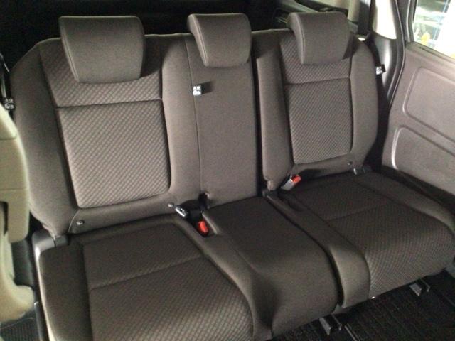 【後席】後席のお足元もとっても広いですよ！♪後席シートも乗り心地ＯＫ！ゆったり乗れます♪