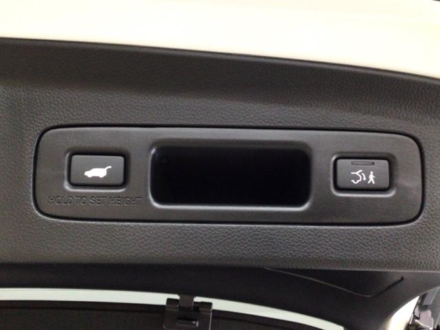 ヴェゼル ｅ：ＨＥＶＺ　ＬＥＤ・フルセグ・メモリナビ・バックカメラ・純正ＡＷ・ホンダＣＯＮＮＥＣＴ　衝突回避支援ブレーキ機能　パノラミックビューモニター　スマキ　Ｐトランク　フルオートエアコン　エアバッグ　両席エアバック（11枚目）