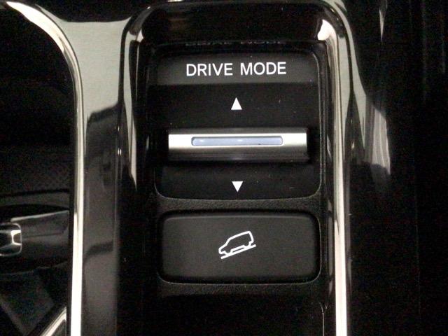 ヴェゼル ｅ：ＨＥＶＺ　ＬＥＤ・フルセグ・メモリナビ・バックカメラ・純正ＡＷ・ホンダＣＯＮＮＥＣＴ　衝突回避支援ブレーキ機能　パノラミックビューモニター　スマキ　Ｐトランク　フルオートエアコン　エアバッグ　両席エアバック（26枚目）