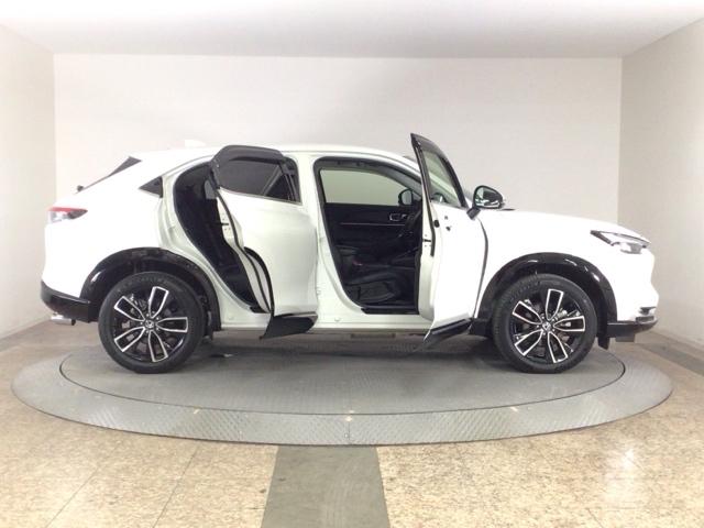 ヴェゼル ｅ：ＨＥＶＺ　ＬＥＤ・フルセグ・メモリナビ・バックカメラ・純正ＡＷ・ホンダＣＯＮＮＥＣＴ　衝突回避支援ブレーキ機能　パノラミックビューモニター　スマキ　Ｐトランク　フルオートエアコン　エアバッグ　両席エアバック（31枚目）