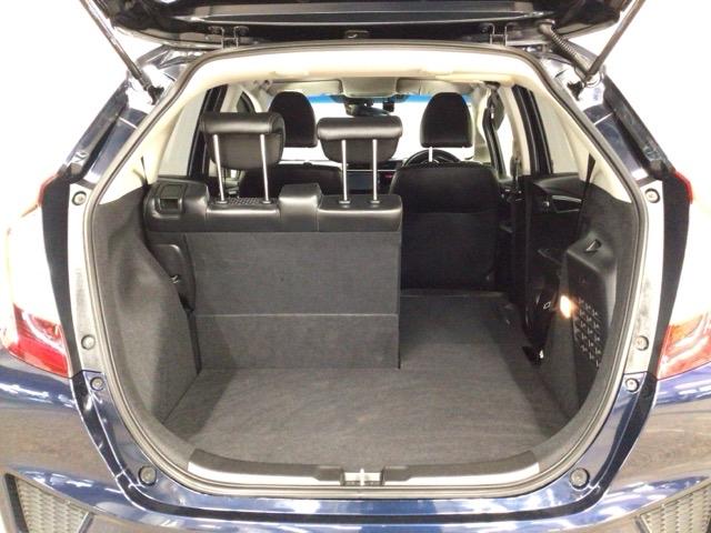 フィットハイブリッド Ｌパッケージ　ＬＥＤ・フルセグ・メモリナビ・ＤＶＤ・バックカメラ・ＥＣＯＮスイッチ・ＥＴＣ　ナビ＆ＴＶ　地デジフルセグＴＶ　サイドエアバック　ＤＶＤ再生　オートクルーズコントロール　イモビライザー　ＥＳＣ　ＡＢＳ（13枚目）