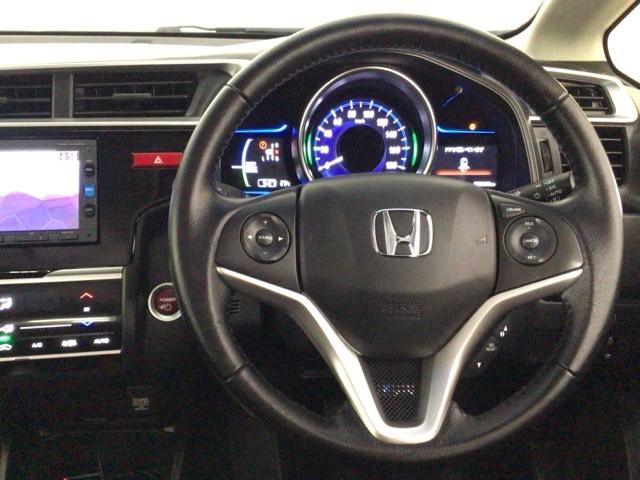 フィットハイブリッド Ｌパッケージ　ＬＥＤ・フルセグ・メモリナビ・ＤＶＤ・バックカメラ・ＥＣＯＮスイッチ・ＥＴＣ　ナビ＆ＴＶ　地デジフルセグＴＶ　サイドエアバック　ＤＶＤ再生　オートクルーズコントロール　イモビライザー　ＥＳＣ　ＡＢＳ（17枚目）