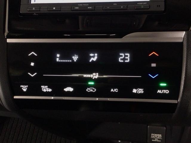 フィットハイブリッド Ｌパッケージ　ＬＥＤ・フルセグ・メモリナビ・ＤＶＤ・バックカメラ・ＥＣＯＮスイッチ・ＥＴＣ　ナビ＆ＴＶ　地デジフルセグＴＶ　サイドエアバック　ＤＶＤ再生　オートクルーズコントロール　イモビライザー　ＥＳＣ　ＡＢＳ（18枚目）