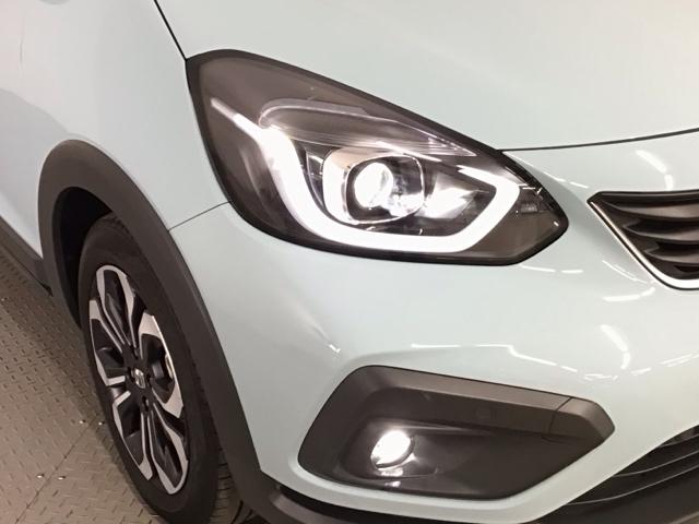 フィット ｅ：ＨＥＶクロスター　ＬＥＤ・フルセグ・メモリナビ・バックカメラ・純正ＡＷ・ホンダＣＯＮＮＥＣＴ　衝突回避システム　フルオートエアコン　前後センサー　ＬＥＤランプ　エアバッグ　サイドエアバック　地デジ　ＶＳＡ　ＥＴＣ（3枚目）