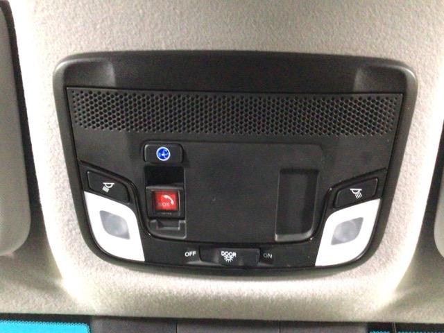 フィット ｅ：ＨＥＶクロスター　ＬＥＤ・フルセグ・メモリナビ・バックカメラ・純正ＡＷ・ホンダＣＯＮＮＥＣＴ　衝突回避システム　フルオートエアコン　前後センサー　ＬＥＤランプ　エアバッグ　サイドエアバック　地デジ　ＶＳＡ　ＥＴＣ（9枚目）