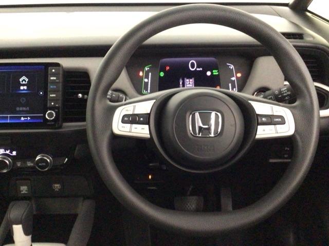フィット ｅ：ＨＥＶクロスター　ＬＥＤ・フルセグ・メモリナビ・バックカメラ・純正ＡＷ・ホンダＣＯＮＮＥＣＴ　衝突回避システム　フルオートエアコン　前後センサー　ＬＥＤランプ　エアバッグ　サイドエアバック　地デジ　ＶＳＡ　ＥＴＣ（17枚目）