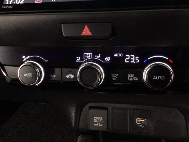 フィット ｅ：ＨＥＶクロスター　ＬＥＤ・フルセグ・メモリナビ・バックカメラ・純正ＡＷ・ホンダＣＯＮＮＥＣＴ　衝突回避システム　フルオートエアコン　前後センサー　ＬＥＤランプ　エアバッグ　サイドエアバック　地デジ　ＶＳＡ　ＥＴＣ（18枚目）