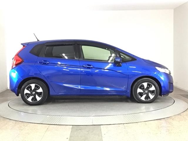 フィットハイブリッド Lパッケージ LED・フルセグ・メモリナビ・DVD・バックカメラ・ECONスイッチ・ETC ナビ&TV 地デジフルセグTV サイドエアバック DVD再生 オートクルーズコントロール イモビライザー ESC ABS(4枚目)