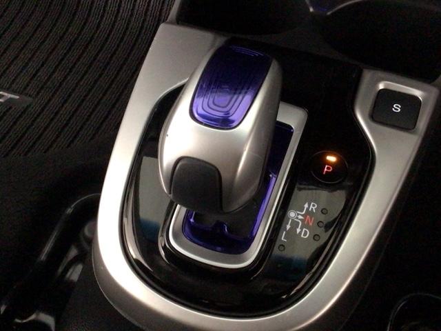 フィットハイブリッド Lパッケージ LED・フルセグ・メモリナビ・DVD・バックカメラ・ECONスイッチ・ETC ナビ&TV 地デジフルセグTV サイドエアバック DVD再生 オートクルーズコントロール イモビライザー ESC ABS(25枚目)