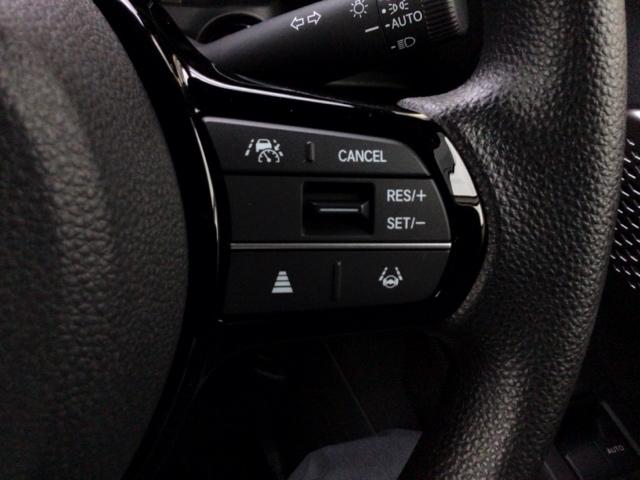 【アダプティブ・クルーズ・コントロール】予め設定した車速内でクルマが自動的に加減速。前走車との適切な車間距離を維持しながら追従走行し、高速道路でのドライバーの疲労を軽減してくれる嬉しい機能付♪