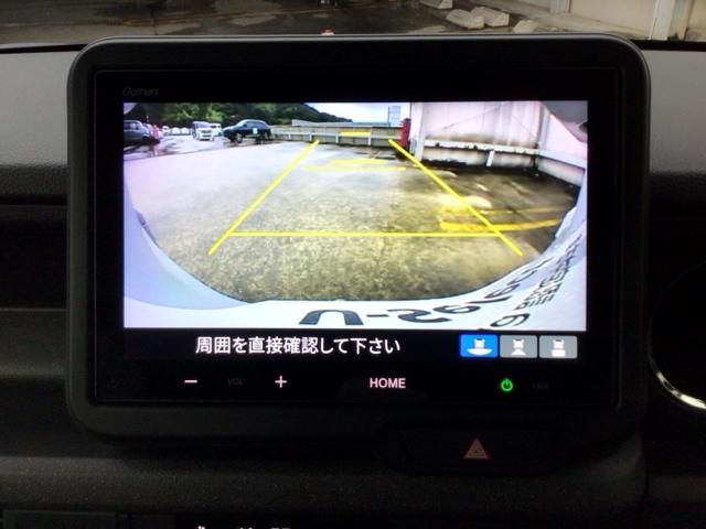 【バックカメラ】運転が苦手な方も車庫入れラクラクです！ギアをリバースに入れれば自動的に切り換わりますので、面倒な操作は不要です♪狭い駐車場もお車を傷つけず安心ですね！