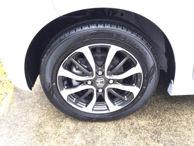 【アルミホイール】純正アルミホイール装備！足元を際立たせ、軽快な走りを演出します！印象もアップし、スタイルも引き締まります！スポーティーさの中にラグジュアリーを感じさせるデザインですね♪