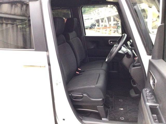 【前席】充分な広さを確保した、快適な前席！インテリアカラーも落ち着いたお色です♪