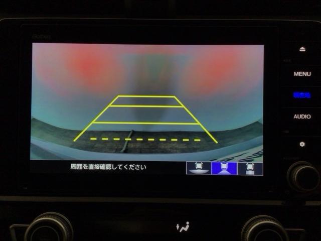 【バックカメラ】運転が苦手な方も車庫入れラクラクです！ギアをリバースに入れれば自動的に切り換わりますので、面倒な操作は不要です♪狭い駐車場もお車を傷つけず安心ですね！