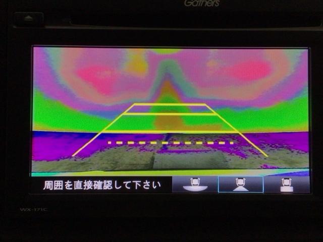 【バックカメラ】運転が苦手な方も車庫入れラクラクです！ギアをリバースに入れれば自動的に切り換わりますので、面倒な操作は不要です♪狭い駐車場もお車を傷つけず安心ですね！