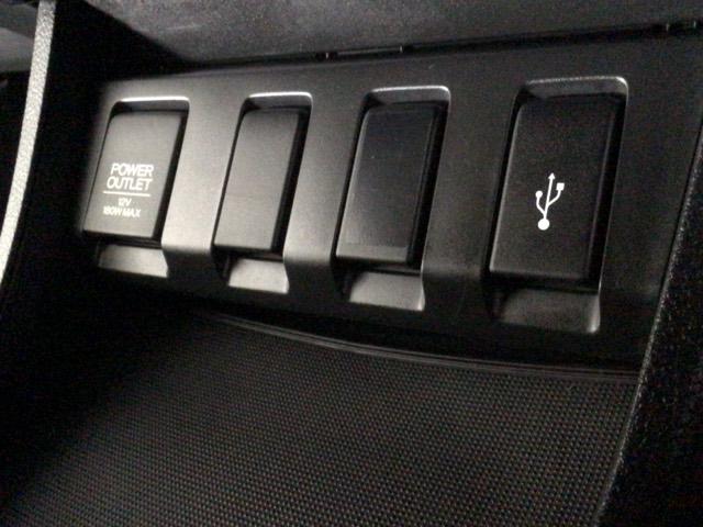 【ＵＳＢポート】ＵＳＢポートも装備されています♪スマートフォンのオーディオに連携も可能です。今や欠かせない装備の一つです！