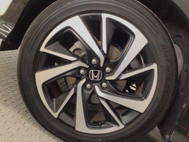 【アルミホイール】純正アルミホイール装備！足元を際立たせ、軽快な走りを演出します！印象もアップし、スタイルも引き締まります！スポーティーさの中にラグジュアリーを感じさせるデザインですね♪