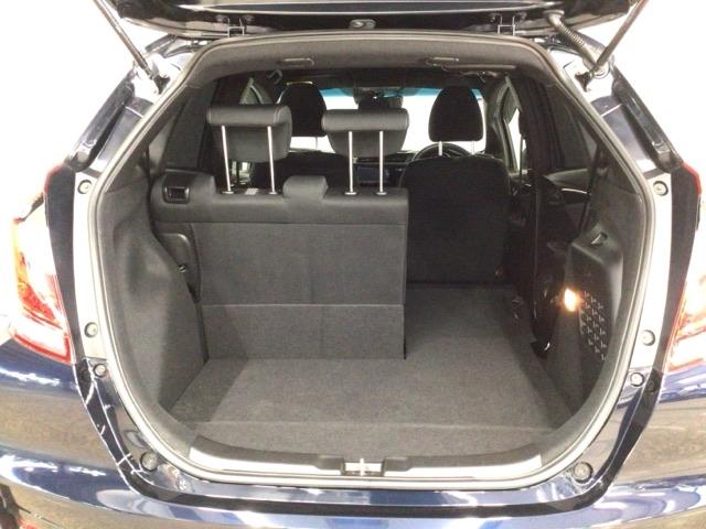 フィットハイブリッド Ｓホンダセンシング　ＬＥＤ・フルセグ・メモリナビ・バックカメラ・純正ＡＷ・ＵＳＢポート・ＥＴＣ　スマ－トキ－　ナビＴＶ　アクティブクルーズコントロール　パワーウインドウ　サイドエアバック　ＤＶＤ再生　パワーステアリング（14枚目）